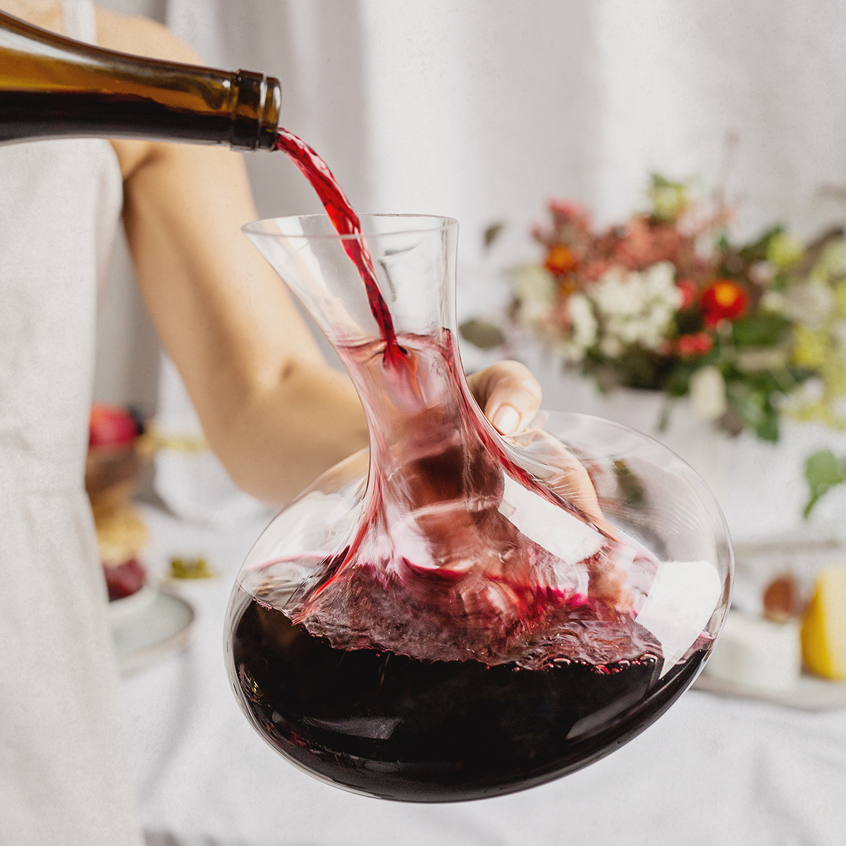 Lassen Sie den Wein in der Karaffe „atmen“.